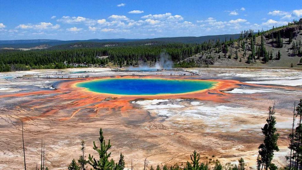 fuente prismatica yellowstone